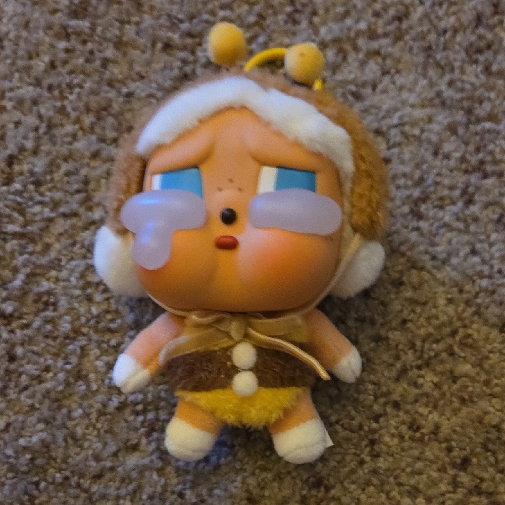 Cute Bee Plush Toy with Blue Eyes Pop Mart Cry BABY BEE KEY CHAIN Authentic